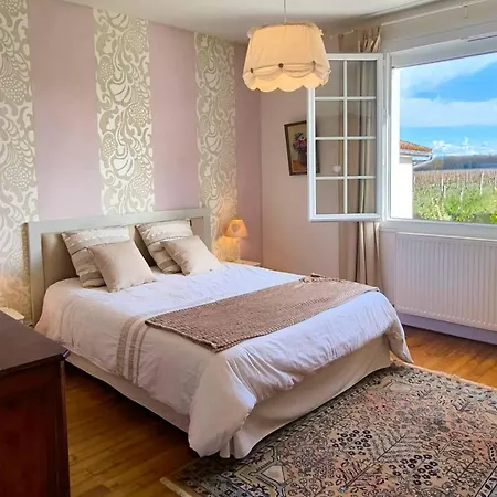 10pers, Piscine Couverte, Criteuil,charente بيت للعطل *