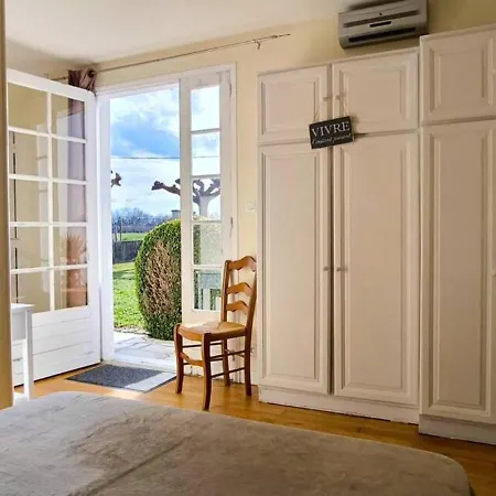 10pers, Piscine Couverte, Criteuil,charente بيت للعطل *