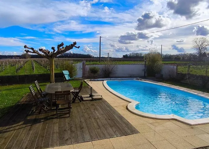 10pers, Piscine Couverte, Criteuil,charente Сasa de vacaciones *