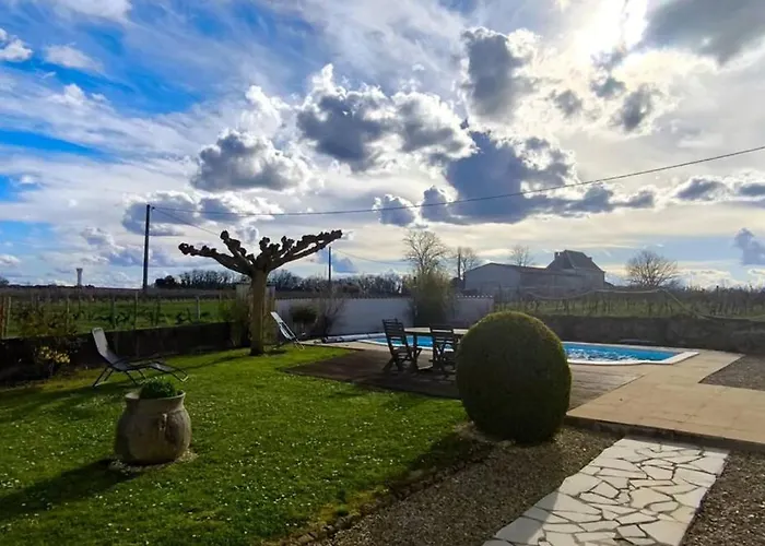 10pers, Piscine Couverte, Criteuil,charente Сasa de vacaciones *