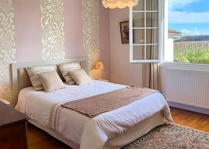 10pers, Piscine Couverte, Criteuil,charente Сasa de vacaciones *